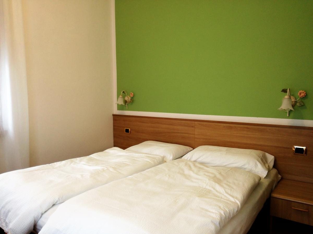 Green Base Hotel B&B 말레 외부 사진